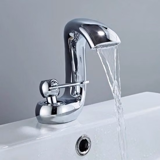 Fonte a pioggia in acciaio inossidabile con maniglia di cromatura e attacco per vasca da bagno - miscelatore a una mano per la stanza da bagno Specifiche tecniche: - Modello: - Materiale: Acciaio inossidabile - Dimensioni: - Colore: Cromatura