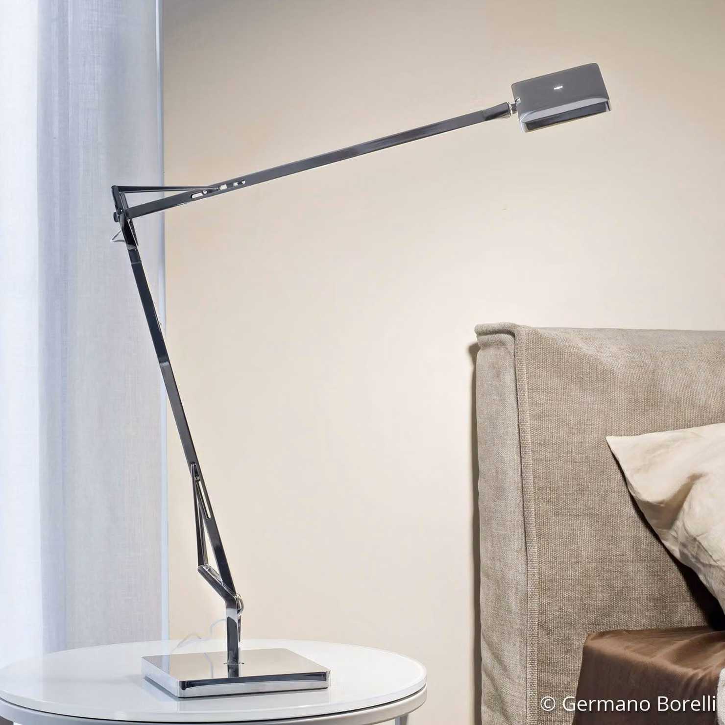 FLOS Lampada da tavolo di design Kelvin Edge, Alluminio / Grigio / Zincato, Studio / Ufficio, Alluminio, Design, Lampada da tavolo