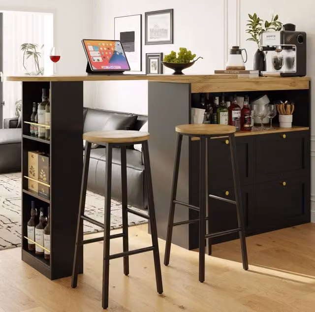 Set bar con tavolo isola cucina con ripiani, 2 sgabelli neri in finitura legno, struttura in MDF e metallo