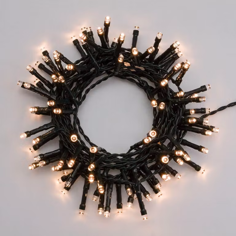 Illuminazione natalizia con 96 LED multicolore, alimentata a batteria e dotata di timer