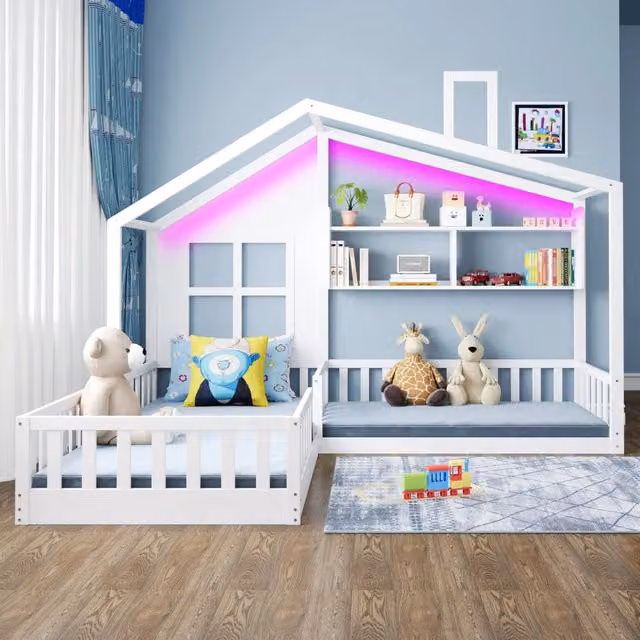 Letto casetta per bambini 90x200 cm con luce LED; scaffali e sponde; bianco per cameretta