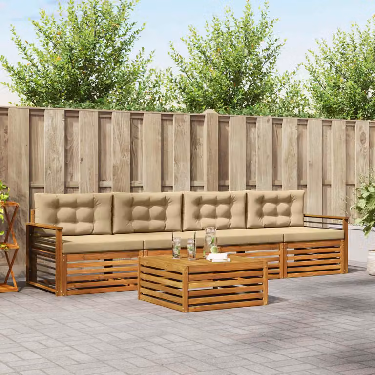 Set di mobili da giardino vidaXL composto da divano a 3 posti, poltrone e tavolino da esterno in legno di acacia con cuscini beige e sabbia