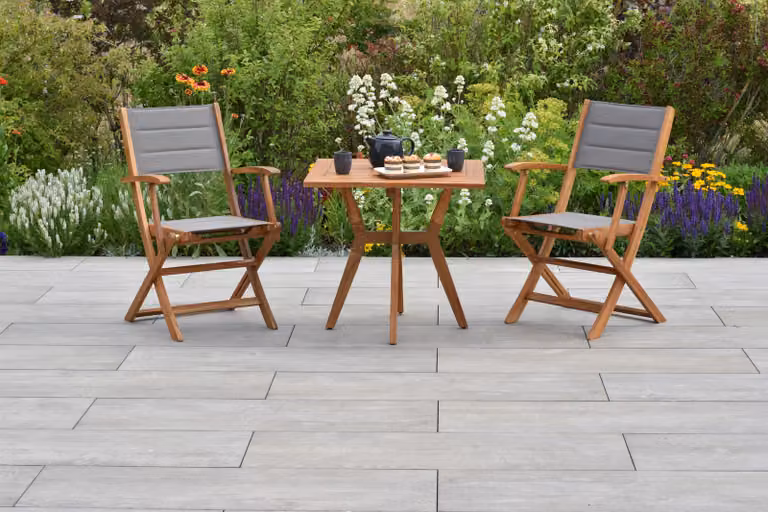 Set di mobili da giardino Merxx Acapulco, 3 pezzi, 2 sedie pieghevoli, tavolo da bistrot 70 x 70 cm - Acacia/tessuto