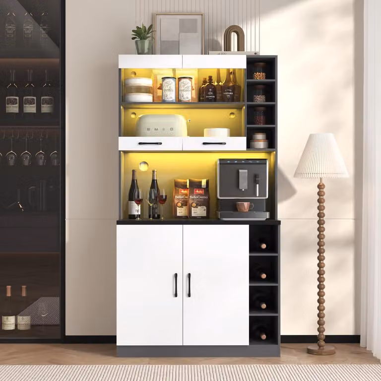 Mobiletto da cucina buffet con illuminazione a LED e fori per cavi, mobiletto alto in legno, autoportante, ripiani regolabili in altezza, finitura effetto legno grigio scuro/lucido