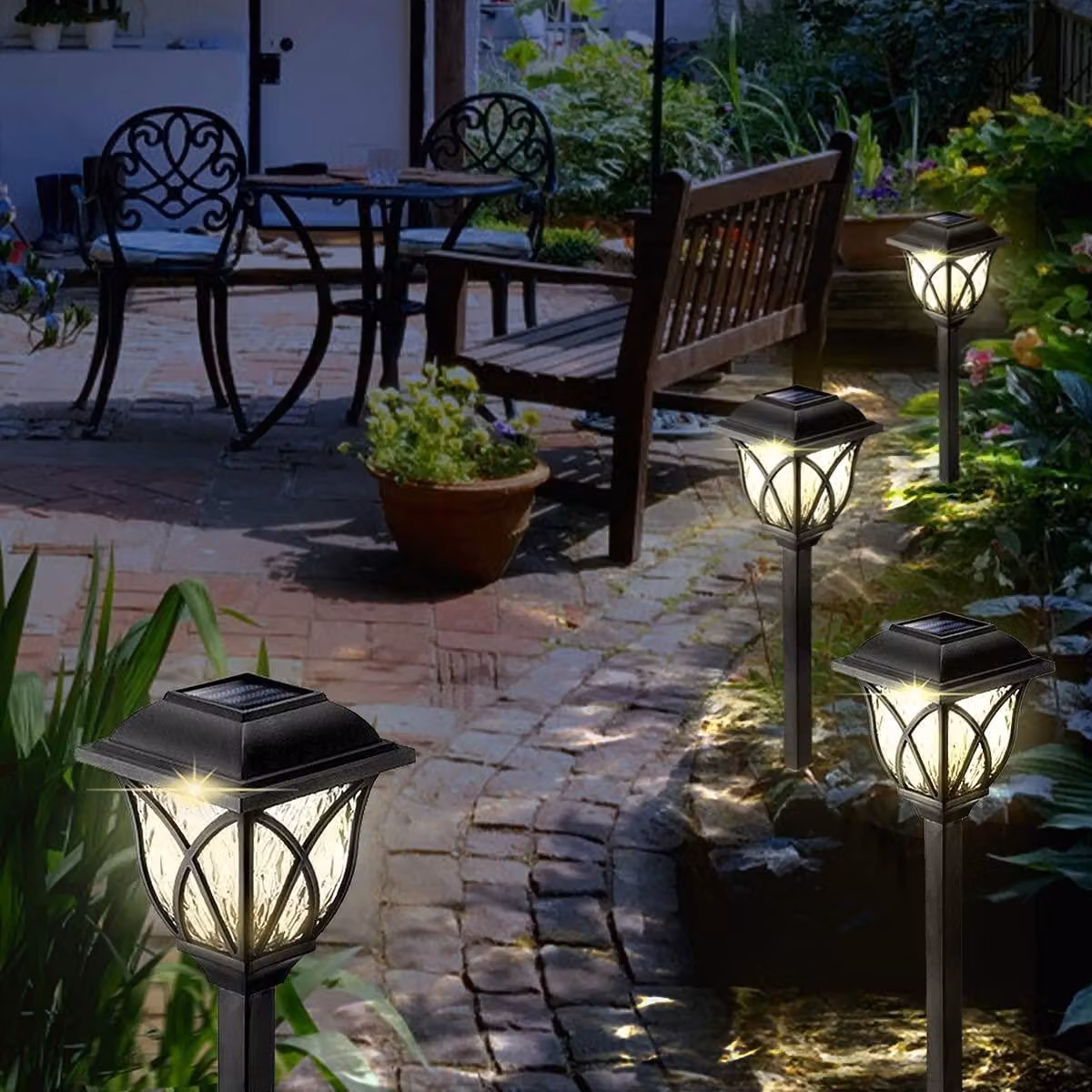 Lampade a LED solari, set da 6, luce bianco caldo, grado di protezione IP65, adatte per giardino e vialetti