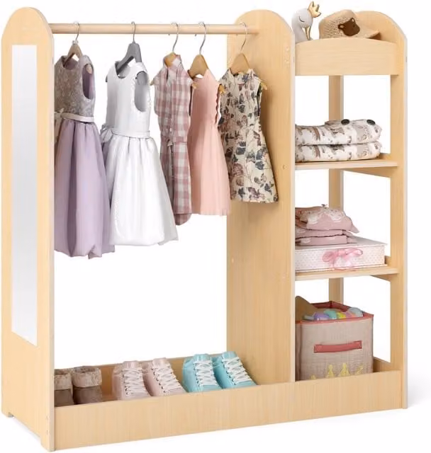 Piccolo armadio per bambini in legno naturale stile scandinavo con specchio, appendiabiti e scaffali, colore beige e marrone