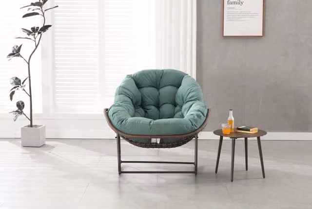 Poltrona a dondolo a uovo oversize in rattan e acciaio; 78×106×90 cm; verde