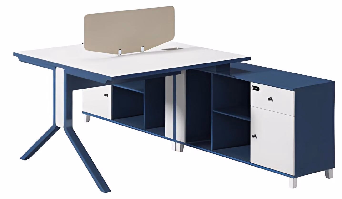 Schreibtisch in Blau und Weiß mit Trennwand Stauraum und modernen Metallbeinen