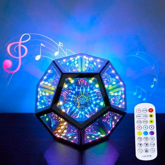 Striscia LED controllabile a distanza con comando vocale, effetto specchio 3D, illuminazione colorata per il gaming, design cubico decorativo, cambio colore RGBW, alimentazione tramite USB, regolazione infinita.