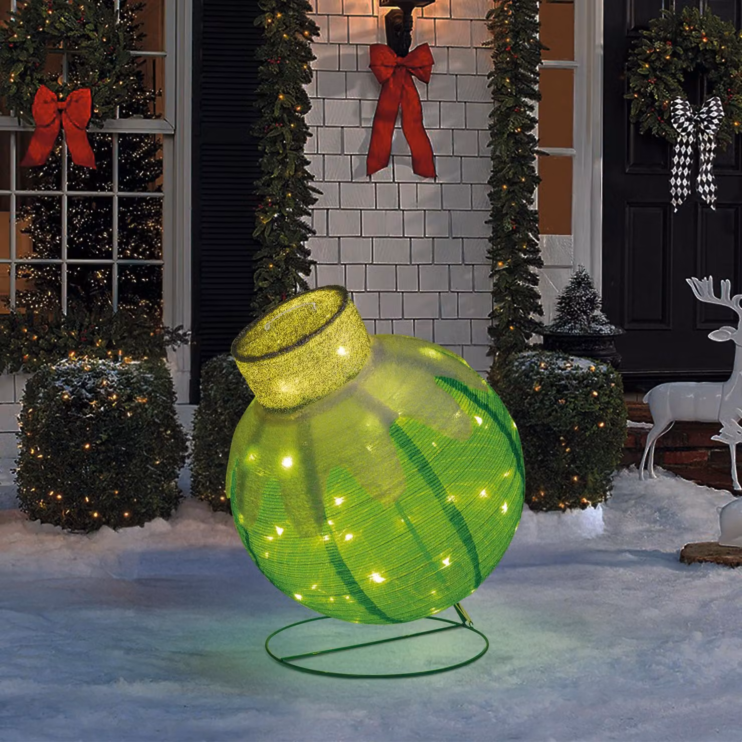 Luci natalizie con alimentazione a corrente – Enorme palla luminosa XL 83 x 60 cm – Per interni ed esterni coperti – Verde – LED bianco caldo + telecomando