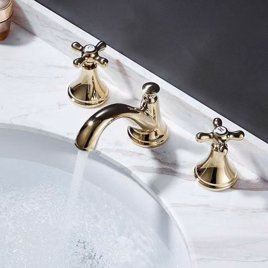 Miscelatore per lavabo in oro con tre fori - design a due maniglie