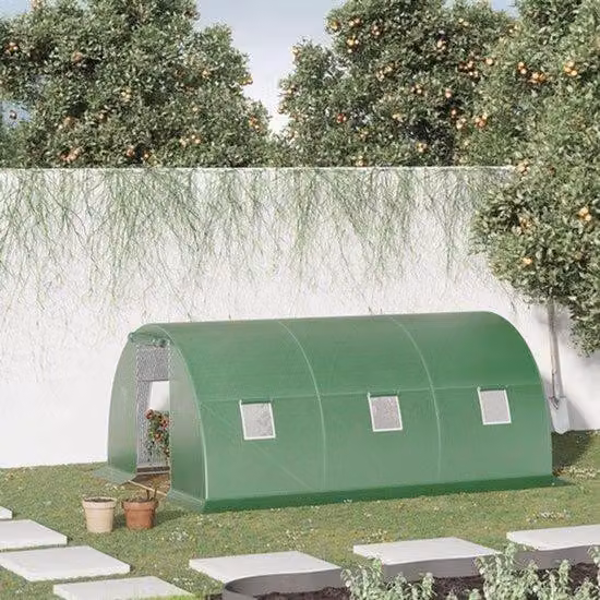 Gartenkas: Ampia serra da giardino, 13,5 m². Tunnel: Struttura in acciaio e copertura in polietilene resistente ai raggi UV