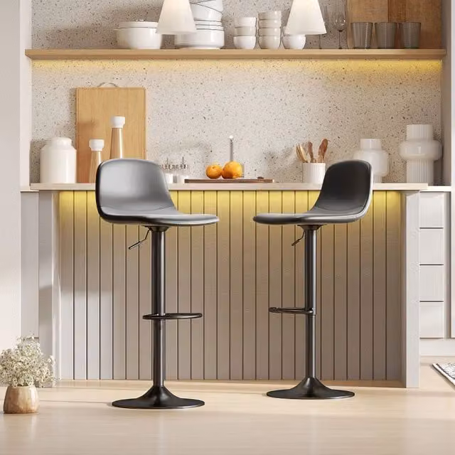 Set di 2 sgabelli da bar MIVRAY neri in ecopelle con schienale basso, girevoli a 360 gradi e regolabili in altezza con base in metallo antiscivolo – 1