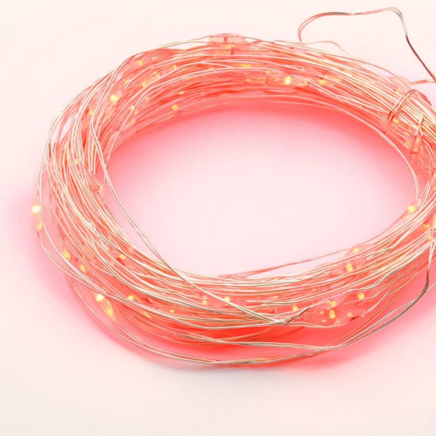 ACA Lighting 100 LED catena decorativa con timer rosso argento cavo rame 3XAA batteria IP44 10m+10cm X01100415