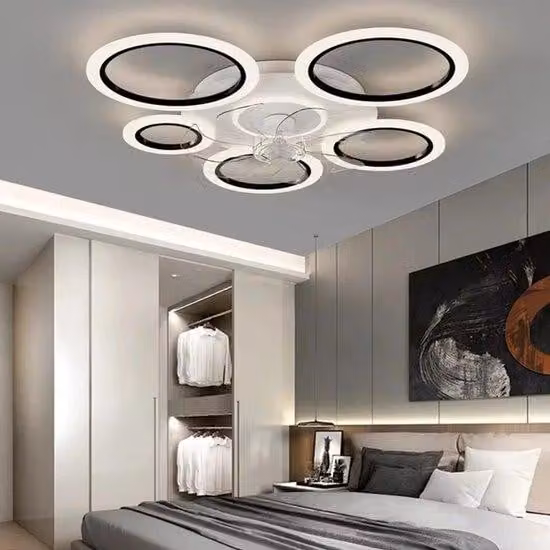 Ventilatore moderno con sistema di oscuramento per finestre, dotato di 5 pale, con funzione di regolazione dell'intensità, telecomando, colore nero o bianco