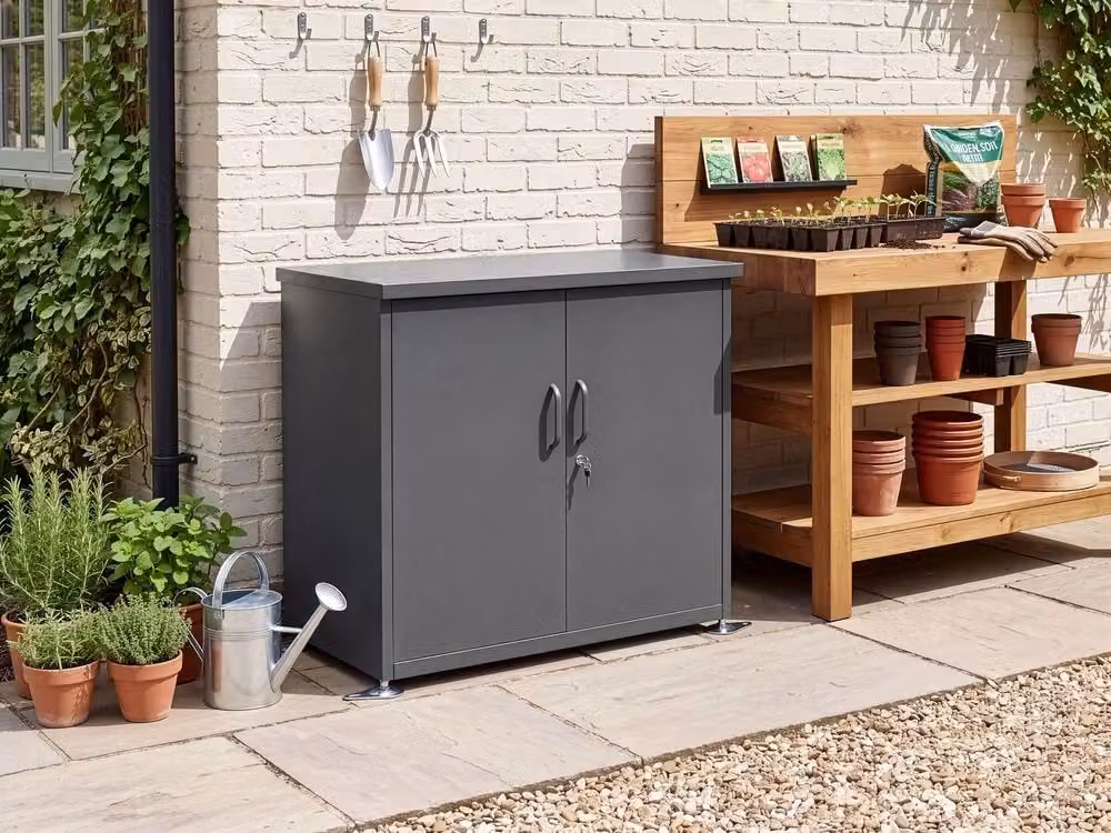 Armadio da Giardino Beliani in Metallo Grigio con Serratura e Ripiani Interni, Stile Industriale, L: 93 cm, P: 53 cm, H: 88 cm – 2