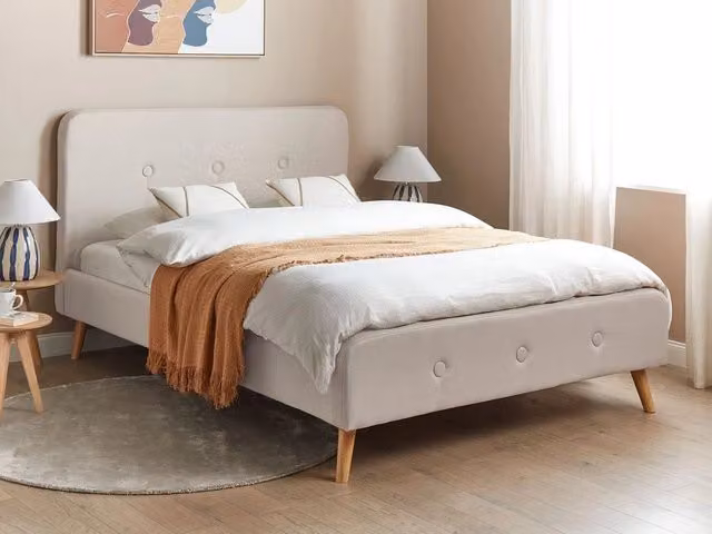 Letto Beliani moderno con struttura imbottita in tessuto beige e gambe in legno di pino oliato L/P/H: 160 x 200 cm