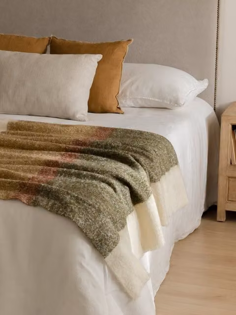 Coperta in lana a righe multicolore marrone e bianca Bergem di Kenay Home L: 130 cm x P: 130 cm – 1