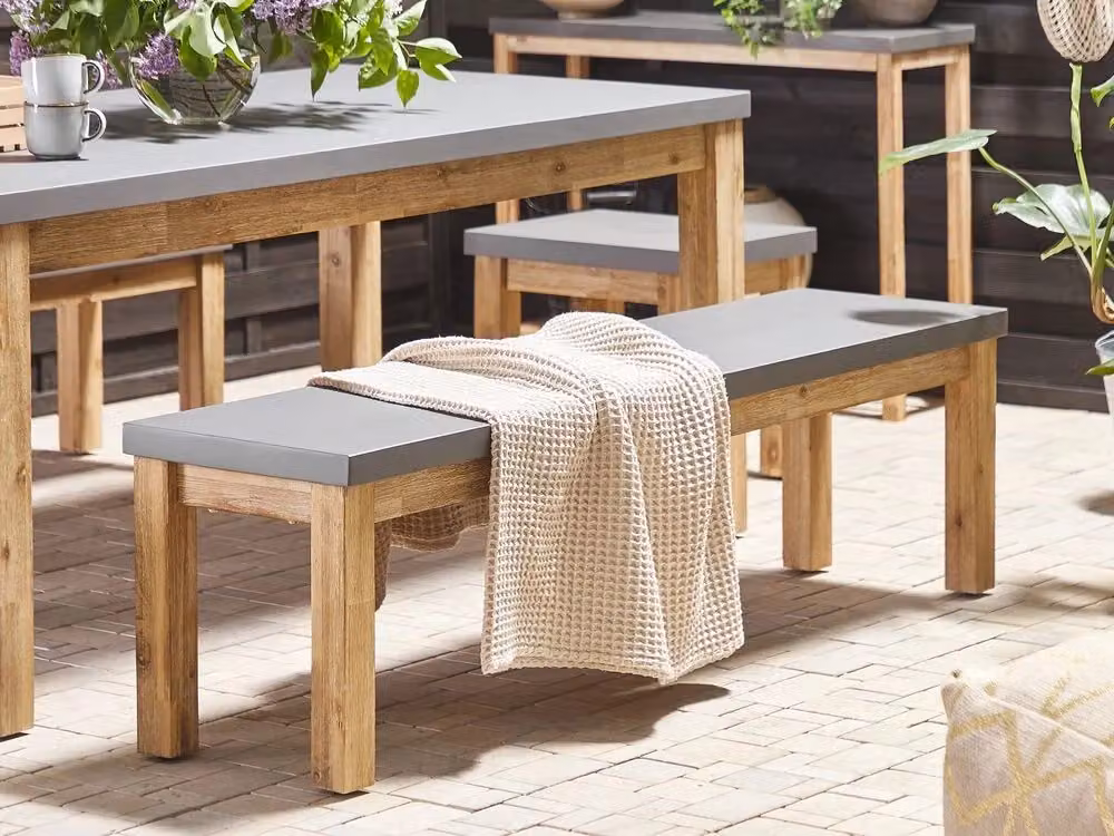 Panca da giardino Beliani a 3 posti in fibra di cemento e legno di acacia grigio, stile industriale moderno per esterno, L: 160 cm, P: 45 cm, H: 40 cm – 2