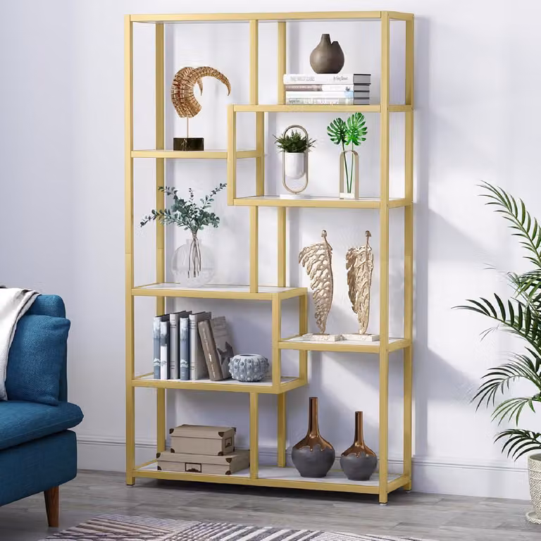 Libreria a scaffali aperti con 8 ripiani e finitura effetto marmo, cornice dorata, ideale per l'ufficio