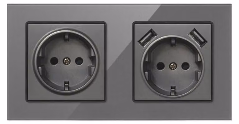 Presa Doppia da Muro con 2 Porte USB e Pannello in Vetro Techstar® TS-G, 110-250V, 16A, Ignifuga, 80x151mm, Grigio