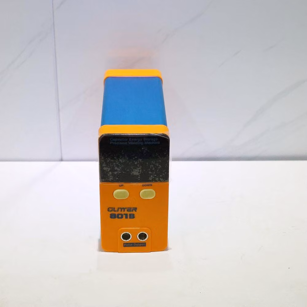 Apparecchio per saldature a punti portatile - Potenza: 11,6 kW - Tensione: 100-240 V - Peso: 4 kg